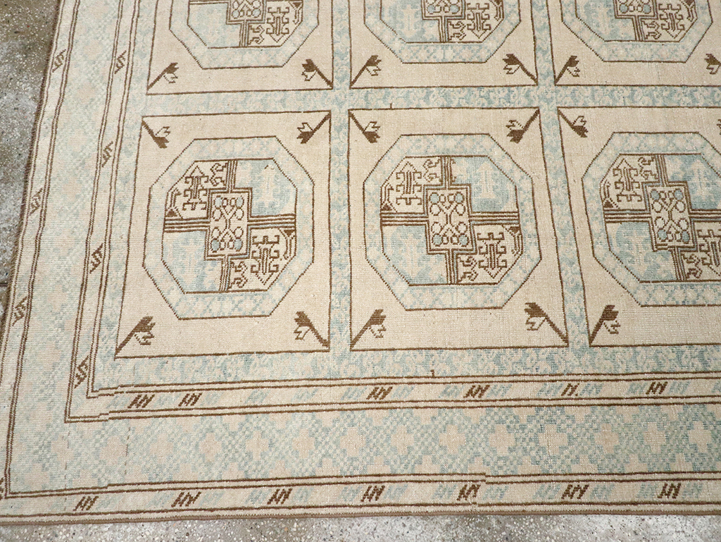 Vintage Turkish Anatolian Accent Rug, No.33049 - Galerie Shabab