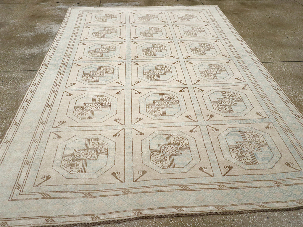 Vintage Turkish Anatolian Accent Rug, No.33049 - Galerie Shabab