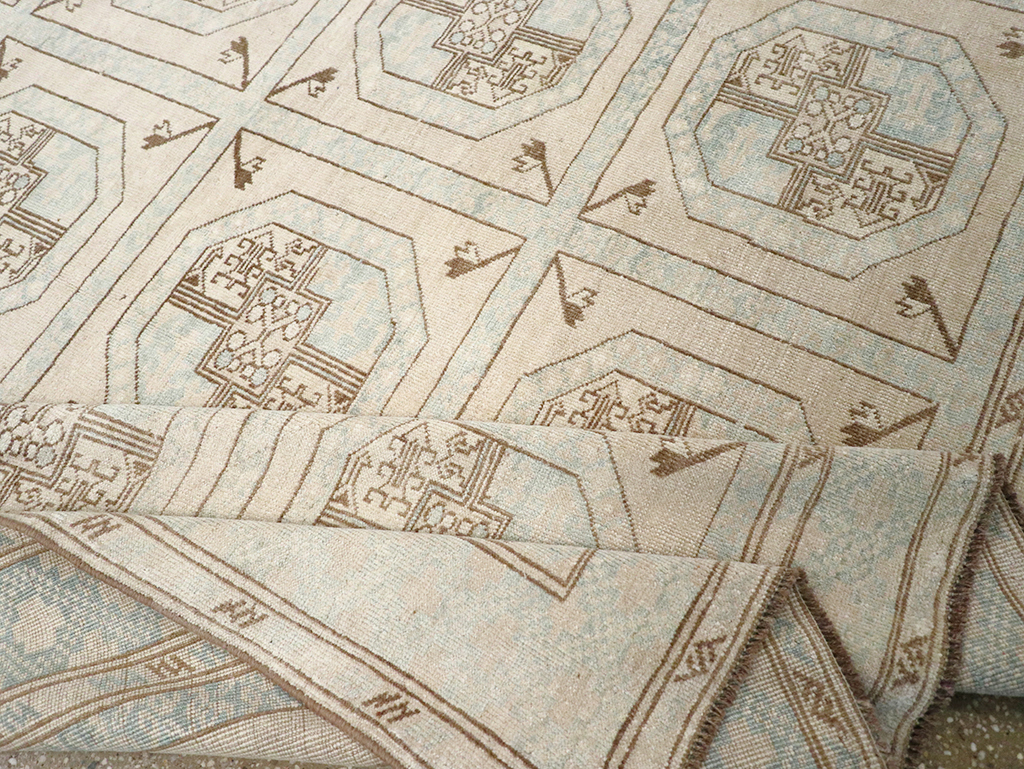 Vintage Turkish Anatolian Accent Rug, No.33049 - Galerie Shabab