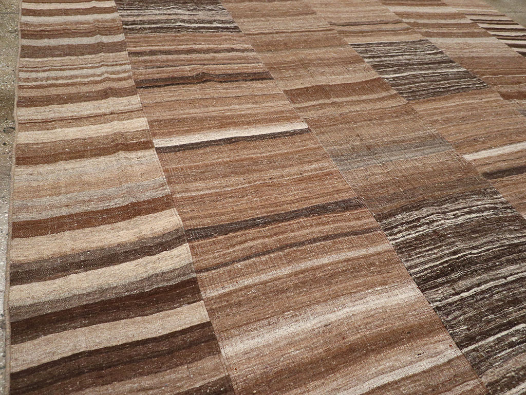 Vintage Turkish Flatweave Kilim Room Size Carpet, No.33067 - Galerie Shabab