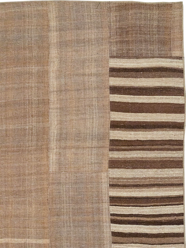 Vintage Turkish Flatweave Kilim Room Size Carpet, No.33068 - Galerie Shabab