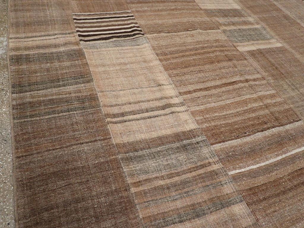 Vintage Turkish Flatweave Kilim Room Size Carpet, No.33068 - Galerie Shabab