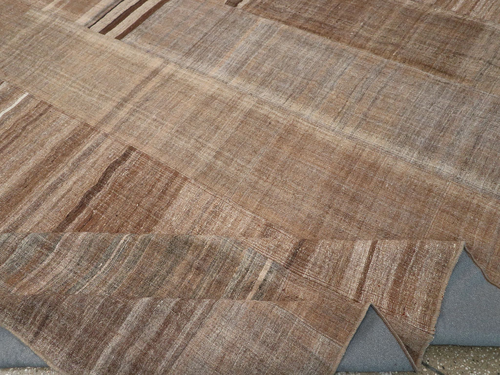 Vintage Turkish Flatweave Kilim Room Size Carpet, No.33068 - Galerie Shabab