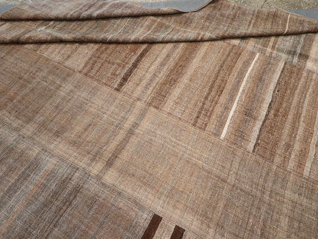 Vintage Turkish Flatweave Kilim Room Size Carpet, No.33068 - Galerie Shabab