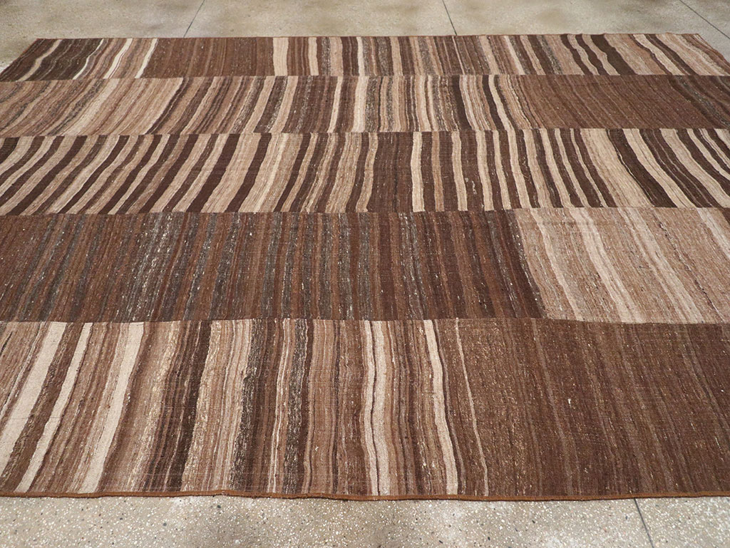 Vintage Turkish Flatweave Kilim Room Size Carpet, No.33069 - Galerie Shabab