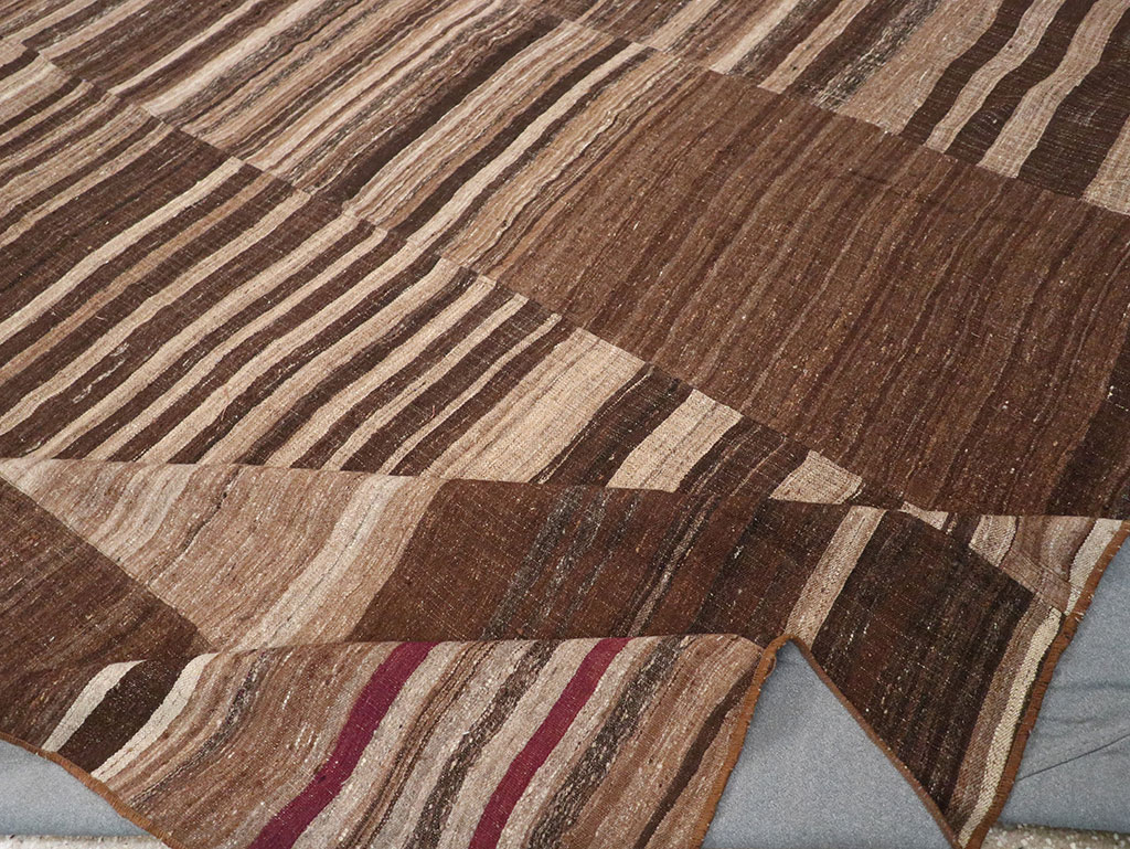 Vintage Turkish Flatweave Kilim Room Size Carpet, No.33069 - Galerie Shabab