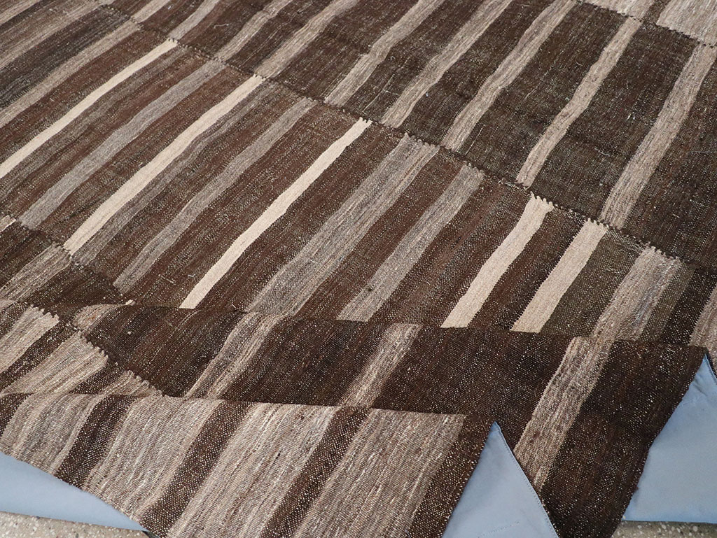 Vintage Turkish Flatweave Kilim Room Size Carpet, No.33071 - Galerie Shabab