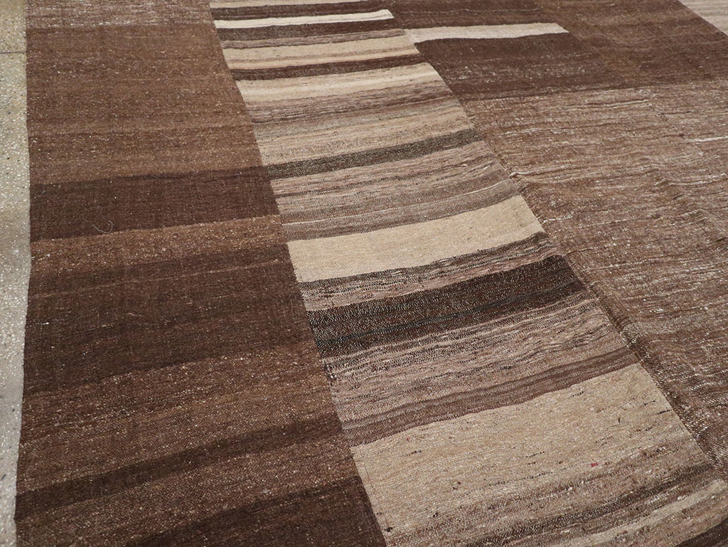 Vintage Turkish Flatweave Kilim Room Size Carpet, No.33072 - Galerie Shabab