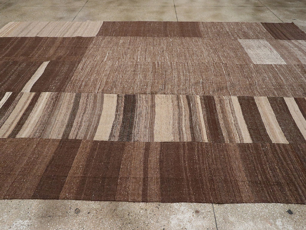 Vintage Turkish Flatweave Kilim Room Size Carpet, No.33072 - Galerie Shabab