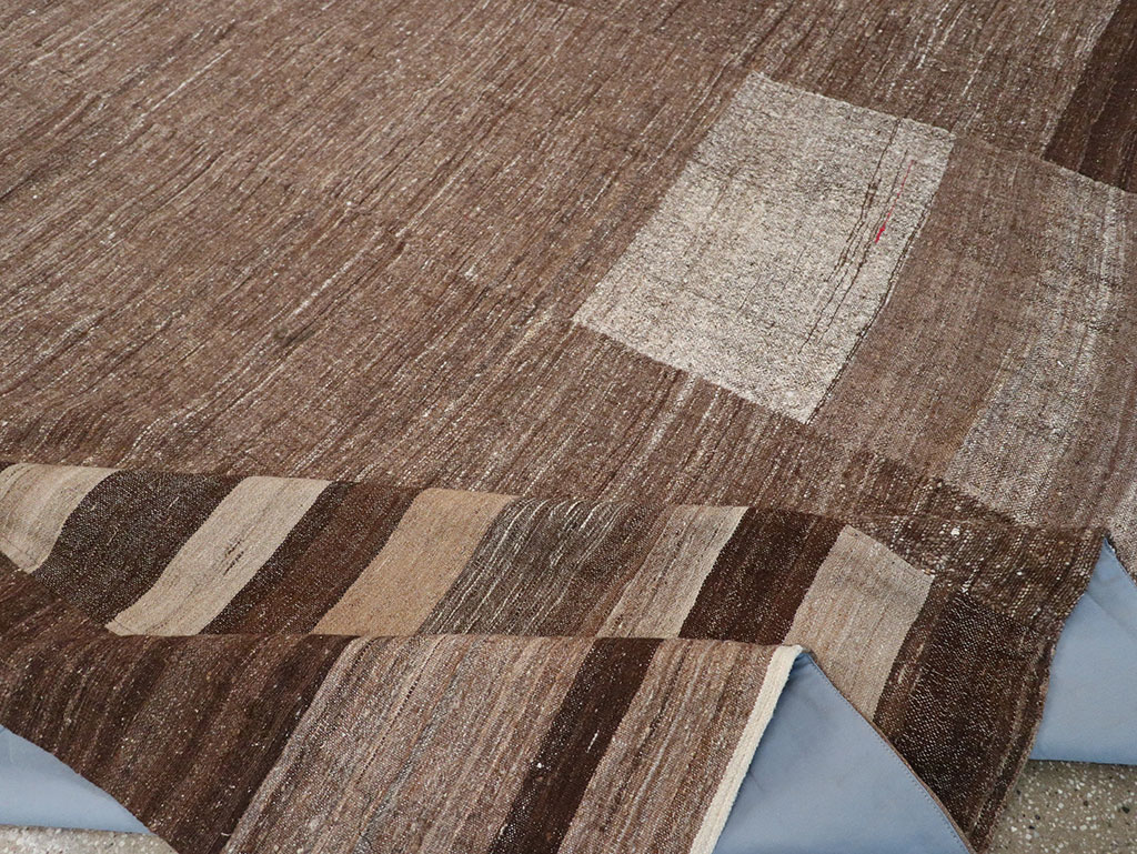 Vintage Turkish Flatweave Kilim Room Size Carpet, No.33072 - Galerie Shabab