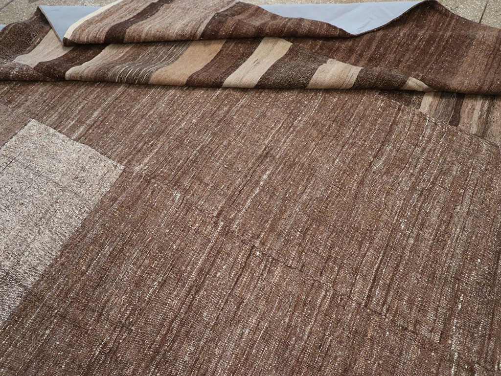 Vintage Turkish Flatweave Kilim Room Size Carpet, No.33072 - Galerie Shabab