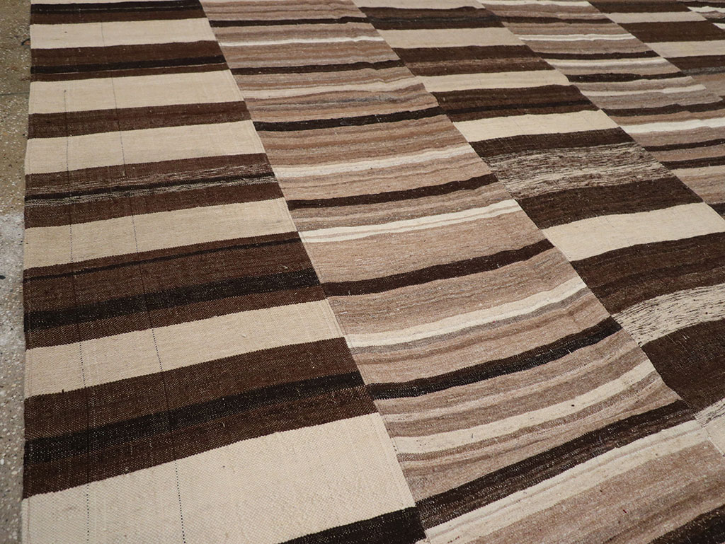 Vintage Turkish Flatweave Kilim Room Size Carpet, No.33073 - Galerie Shabab