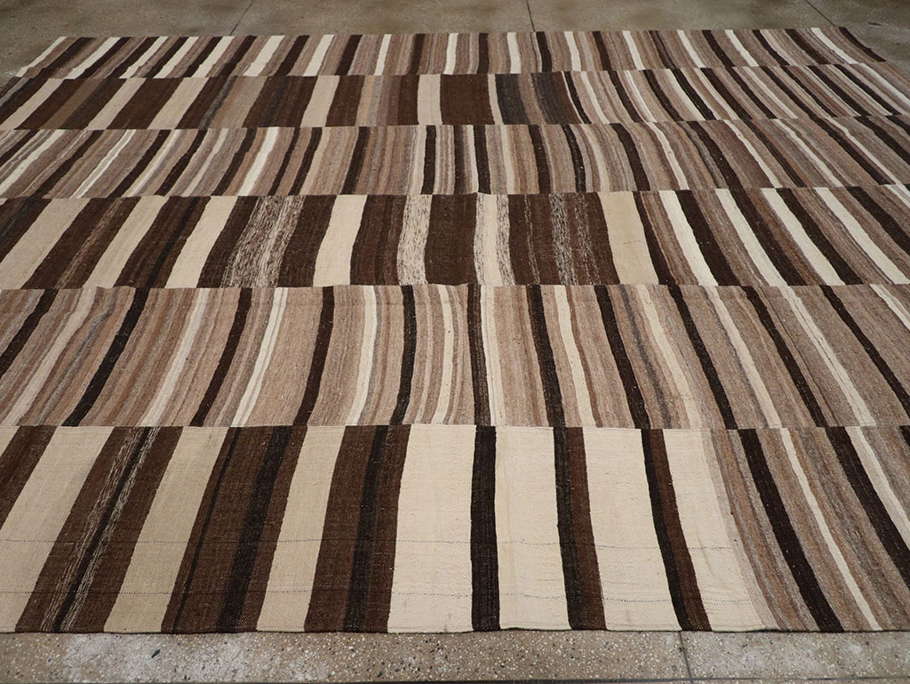 Vintage Turkish Flatweave Kilim Room Size Carpet, No.33073 - Galerie Shabab