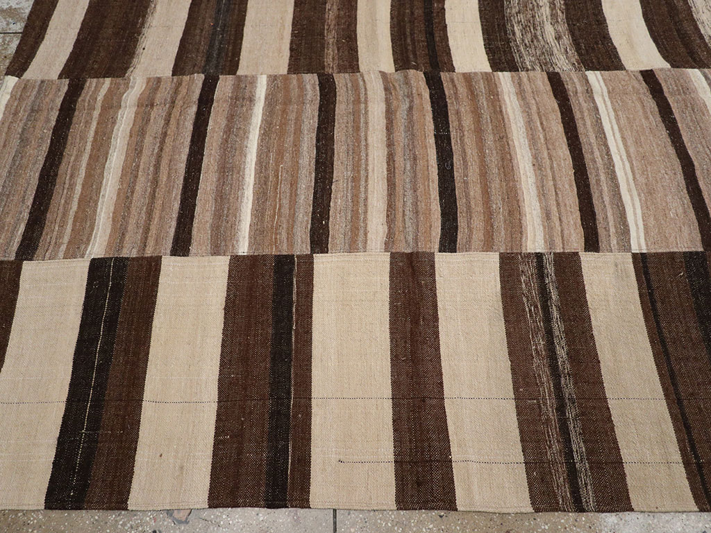 Vintage Turkish Flatweave Kilim Room Size Carpet, No.33073 - Galerie Shabab