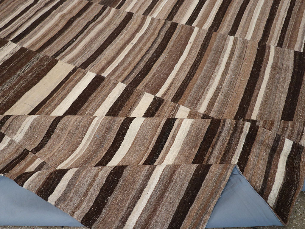 Vintage Turkish Flatweave Kilim Room Size Carpet, No.33073 - Galerie Shabab