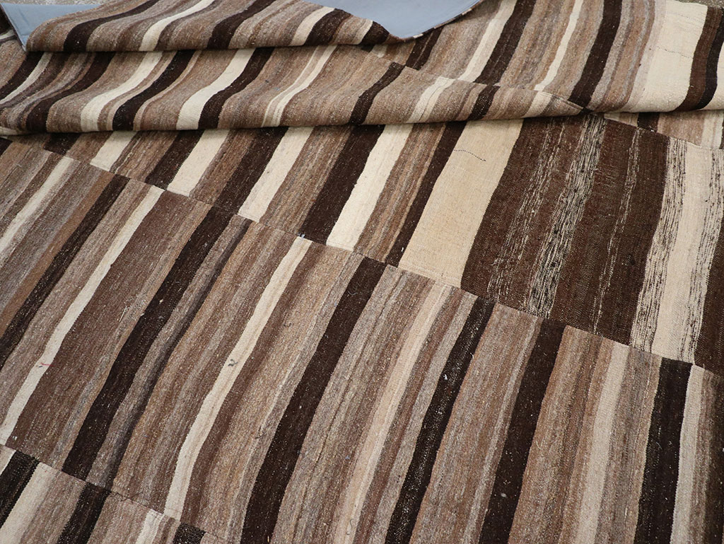 Vintage Turkish Flatweave Kilim Room Size Carpet, No.33073 - Galerie Shabab