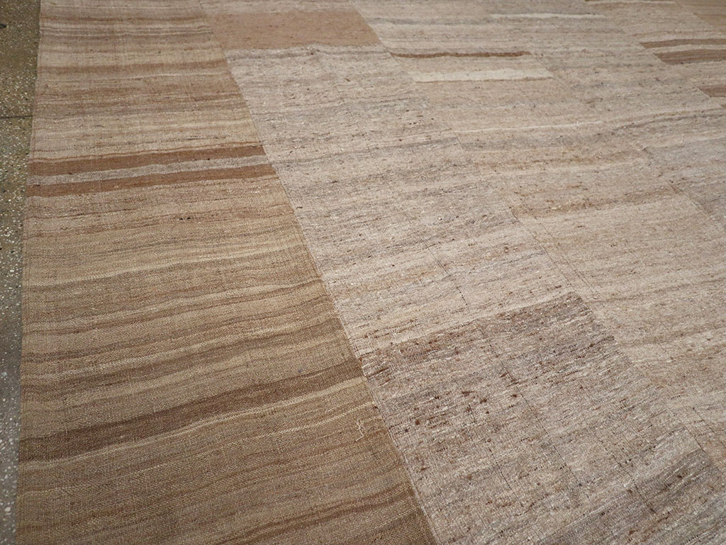 Vintage Turkish Flatweave Kilim Room Size Carpet, No.33074 - Galerie Shabab