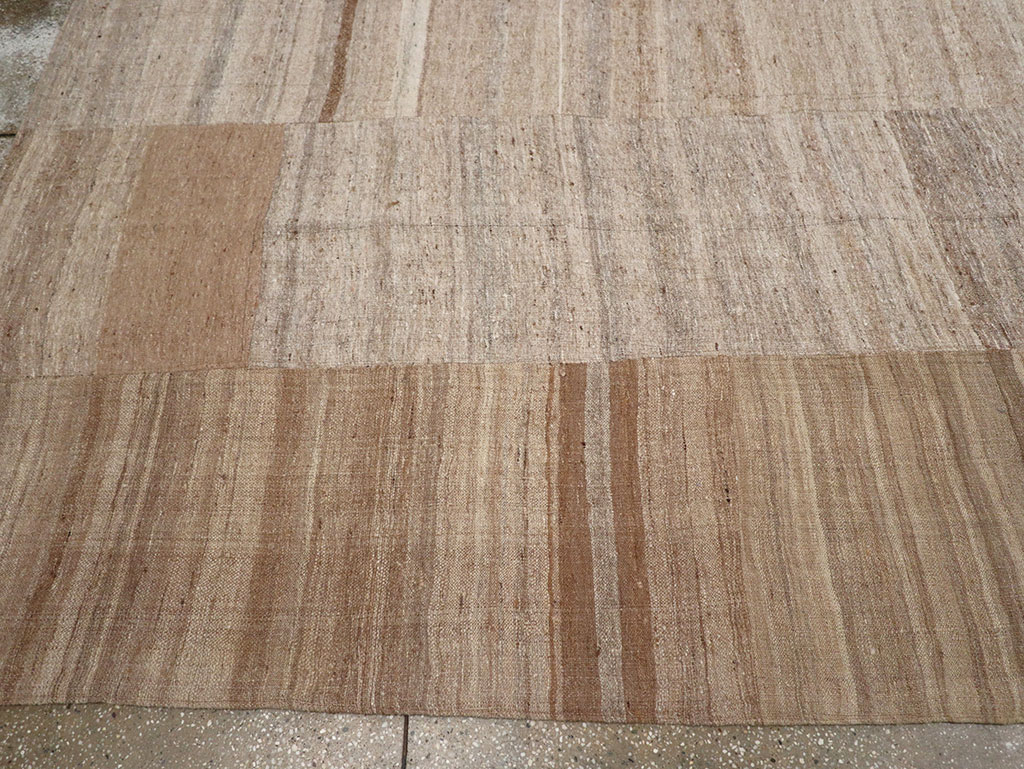 Vintage Turkish Flatweave Kilim Room Size Carpet, No.33074 - Galerie Shabab