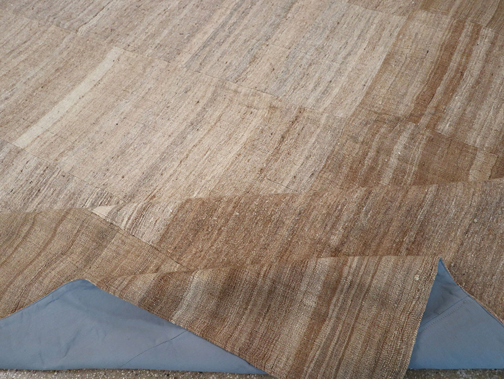 Vintage Turkish Flatweave Kilim Room Size Carpet, No.33074 - Galerie Shabab