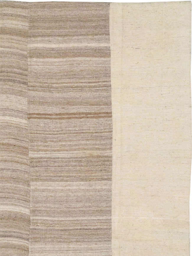 Vintage Turkish Flatweave Kilim Room Size Carpet, No.33075 - Galerie Shabab