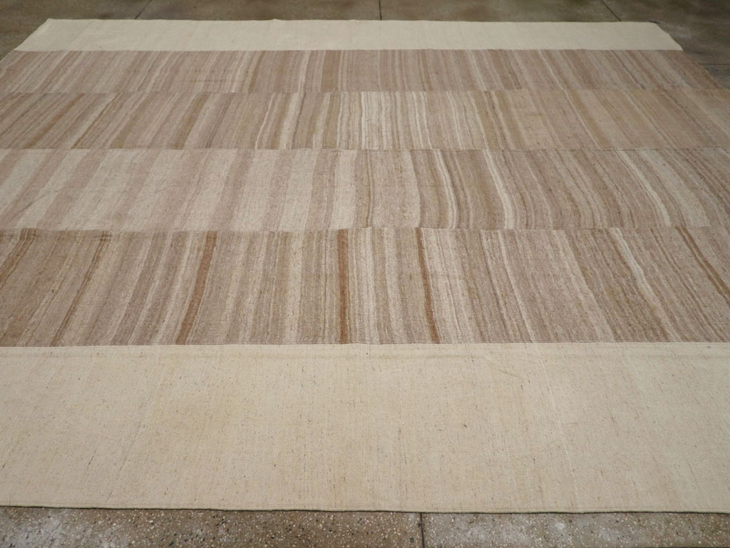 Vintage Turkish Flatweave Kilim Room Size Carpet, No.33075 - Galerie Shabab