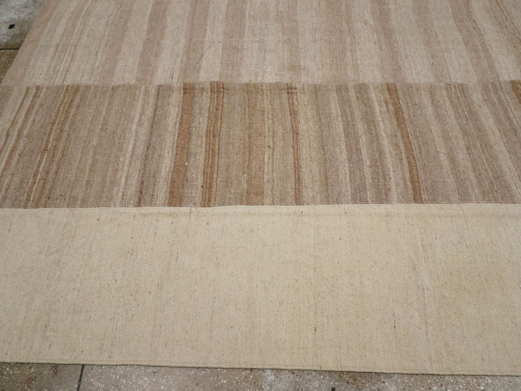 Vintage Turkish Flatweave Kilim Room Size Carpet, No.33075 - Galerie Shabab