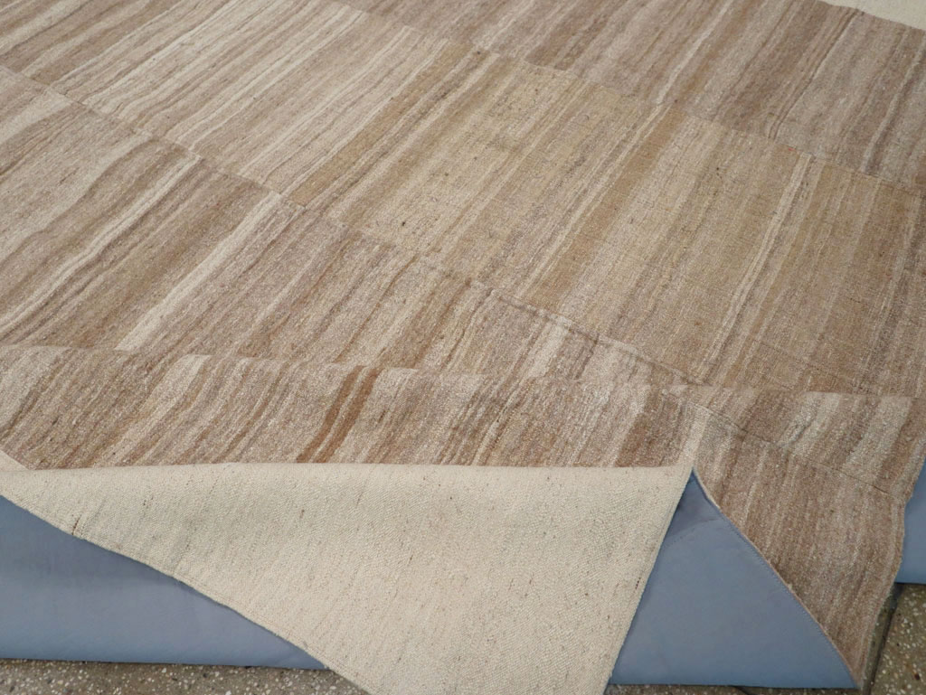 Vintage Turkish Flatweave Kilim Room Size Carpet, No.33075 - Galerie Shabab