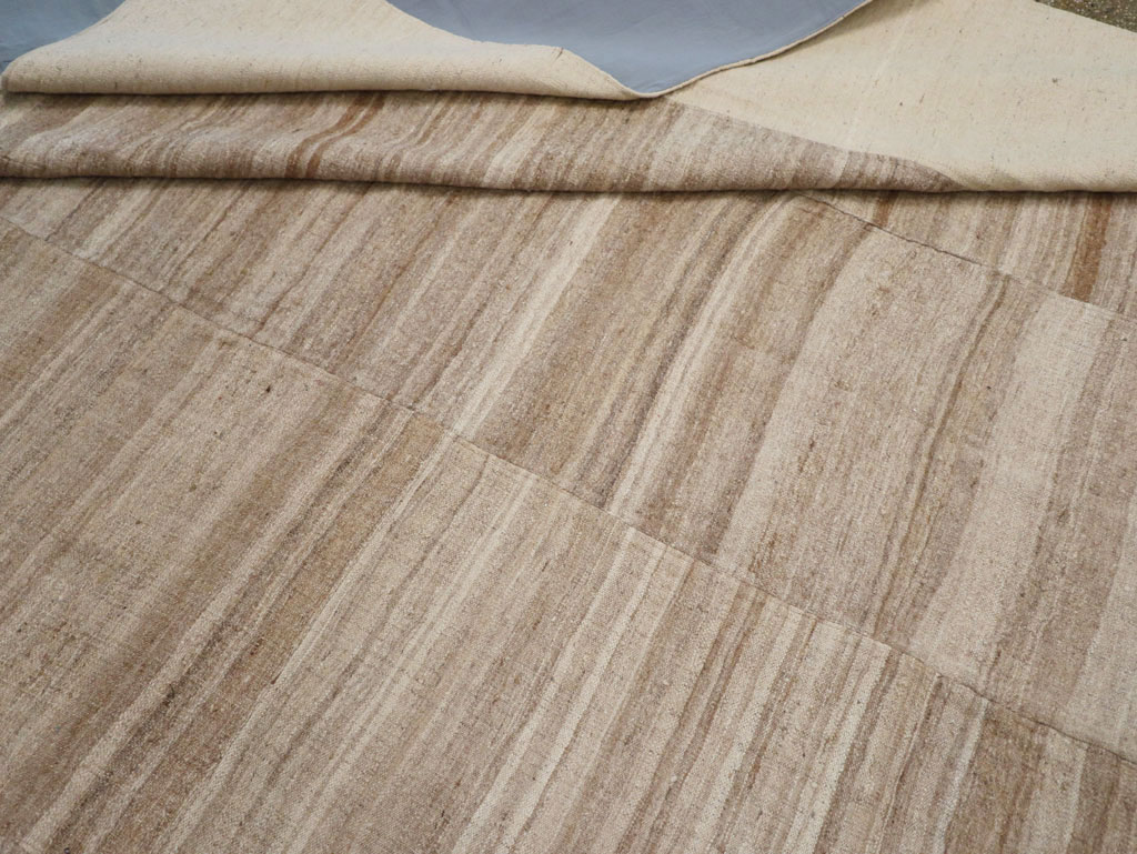 Vintage Turkish Flatweave Kilim Room Size Carpet, No.33075 - Galerie Shabab