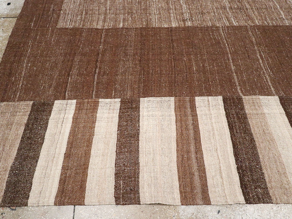 Vintage Turkish Flatweave Kilim Room Size Carpet, No.33076 - Galerie Shabab