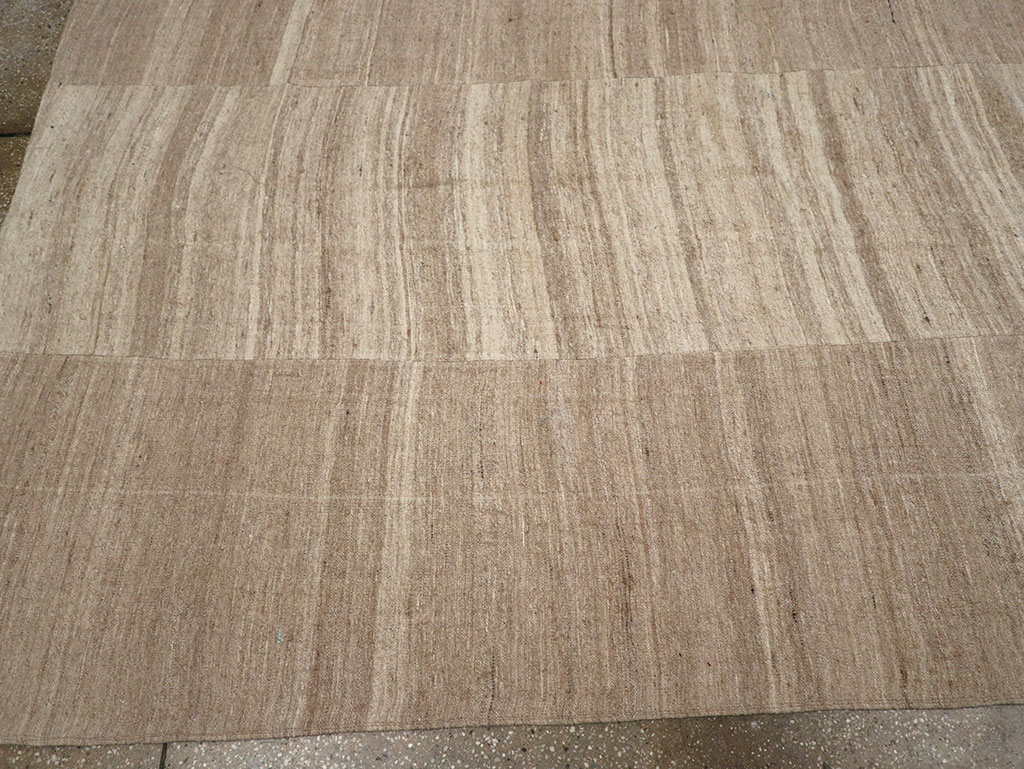 Vintage Turkish Flatweave Kilim Room Size Carpet, No.33077 - Galerie Shabab