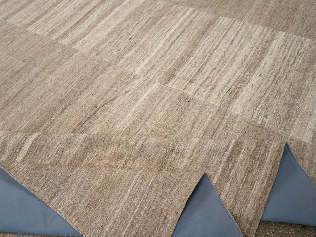 Vintage Turkish Flatweave Kilim Room Size Carpet, No.33077 - Galerie Shabab