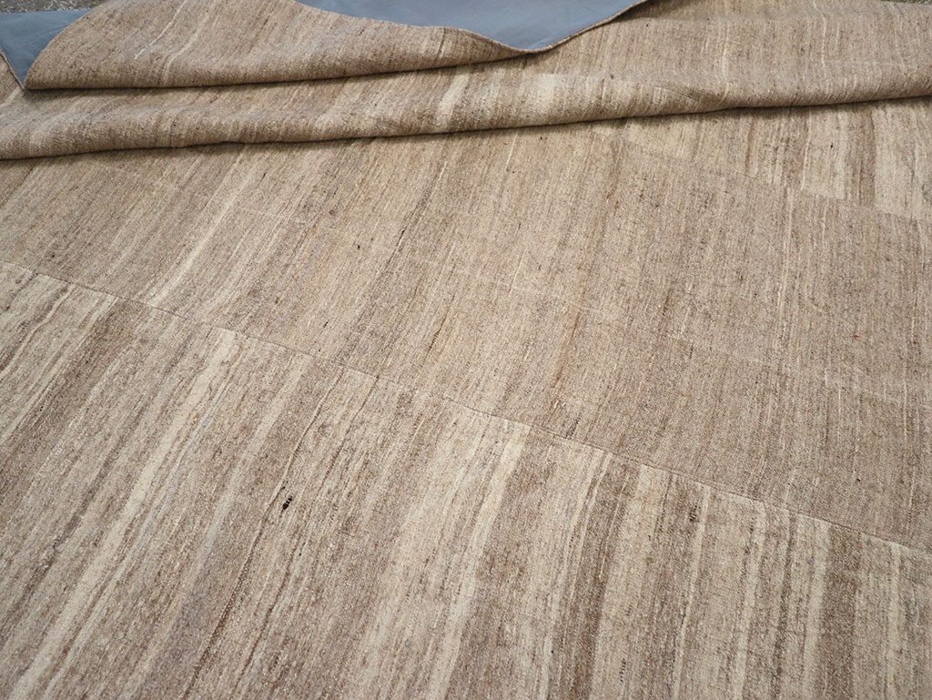 Vintage Turkish Flatweave Kilim Room Size Carpet, No.33077 - Galerie Shabab