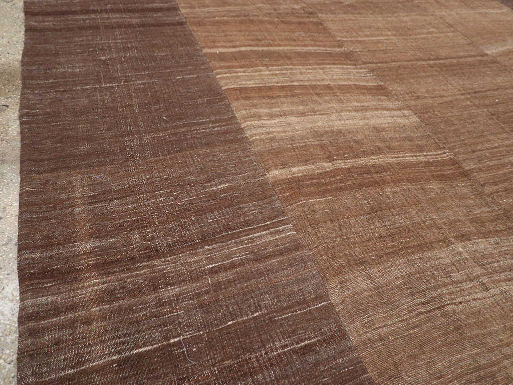 Vintage Turkish Flatweave Kilim Room Size Carpet, No.33078 - Galerie Shabab