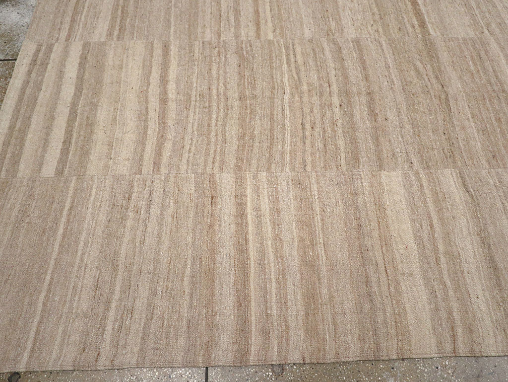 Vintage Turkish Flatweave Kilim Room Size Carpet, No.33079 - Galerie Shabab