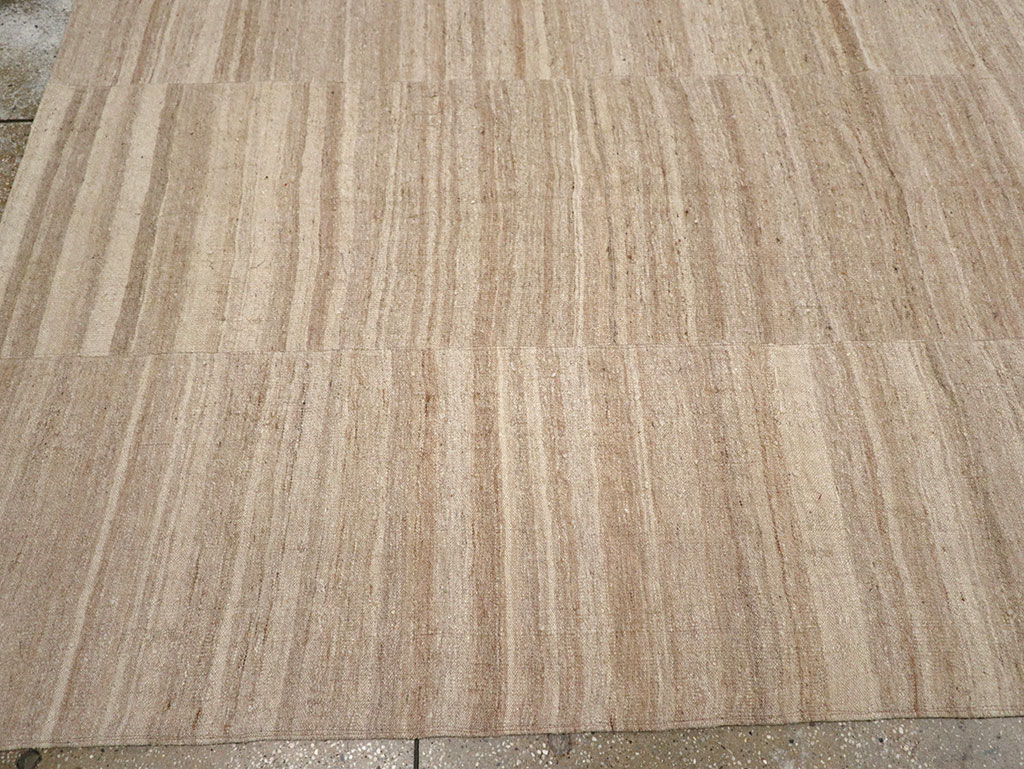 Vintage Turkish Flatweave Kilim Room Size Carpet, No.33079 - Galerie Shabab