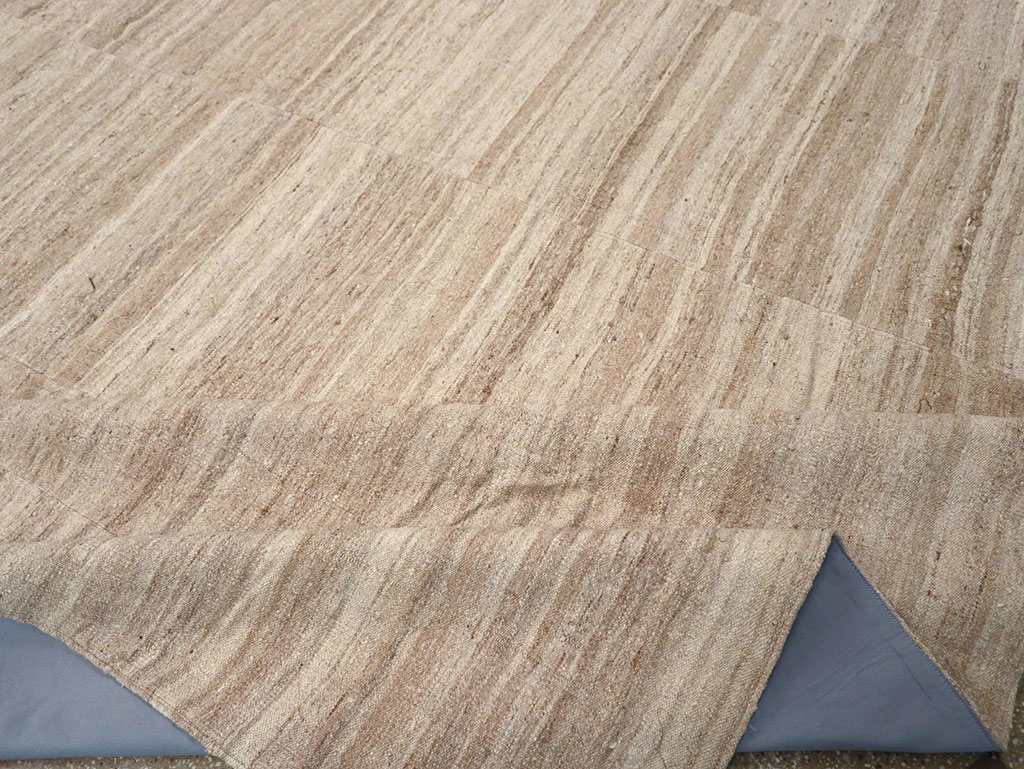 Vintage Turkish Flatweave Kilim Room Size Carpet, No.33079 - Galerie Shabab