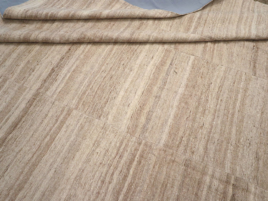 Vintage Turkish Flatweave Kilim Room Size Carpet, No.33079 - Galerie Shabab