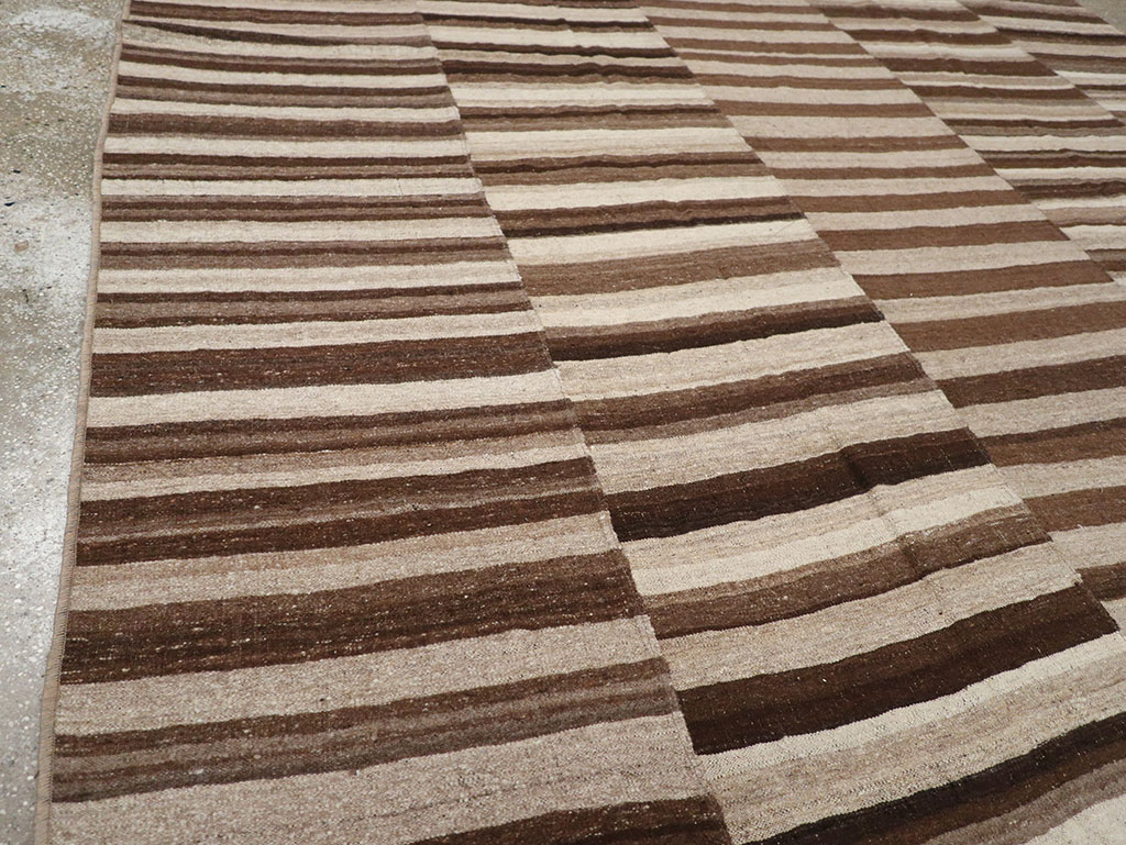 Vintage Turkish Flatweave Kilim Room Size Carpet, No.33085 - Galerie Shabab