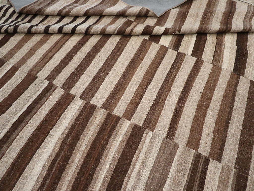 Vintage Turkish Flatweave Kilim Room Size Carpet, No.33085 - Galerie Shabab