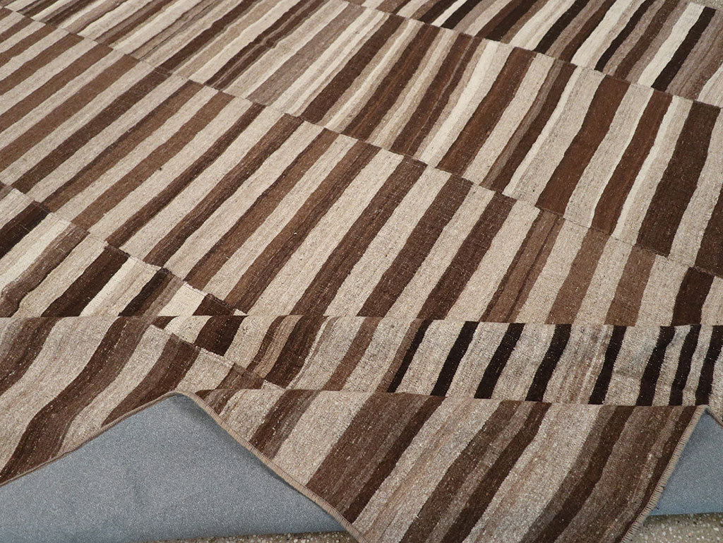 Vintage Turkish Flatweave Kilim Room Size Carpet, No.33085 - Galerie Shabab