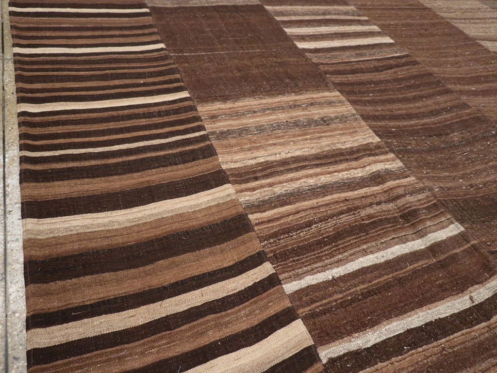 Vintage Turkish Flatweave Kilim Room Size Carpet, No.33088 - Galerie Shabab