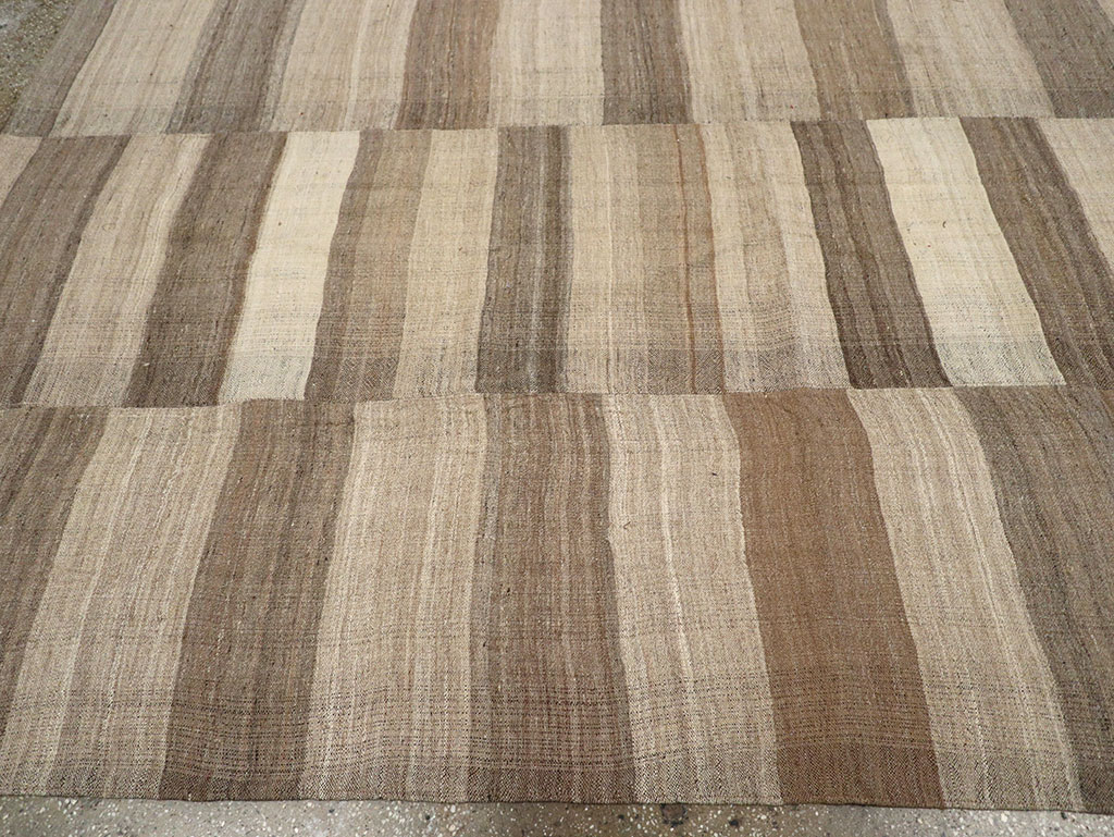 Vintage Turkish Flatweave Kilim Room Size Carpet, No.33090 - Galerie Shabab