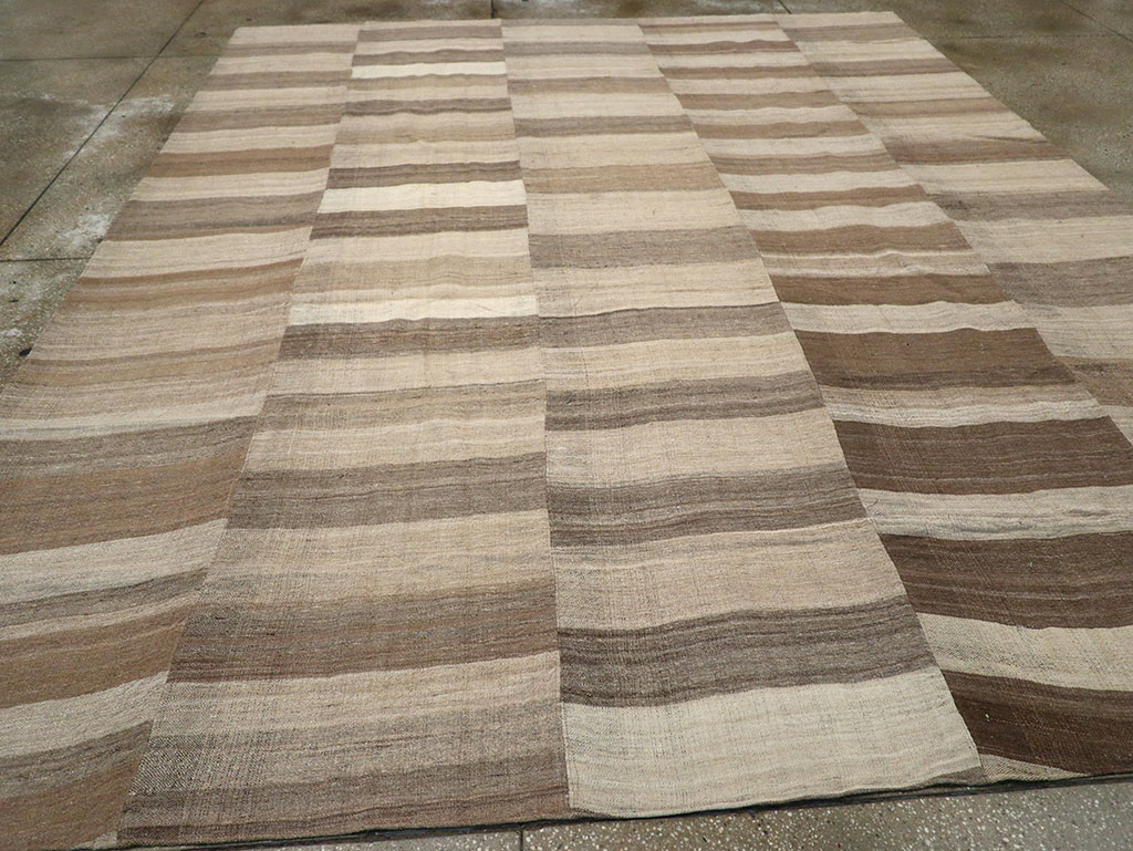 Vintage Turkish Flatweave Kilim Room Size Carpet, No.33090 - Galerie Shabab