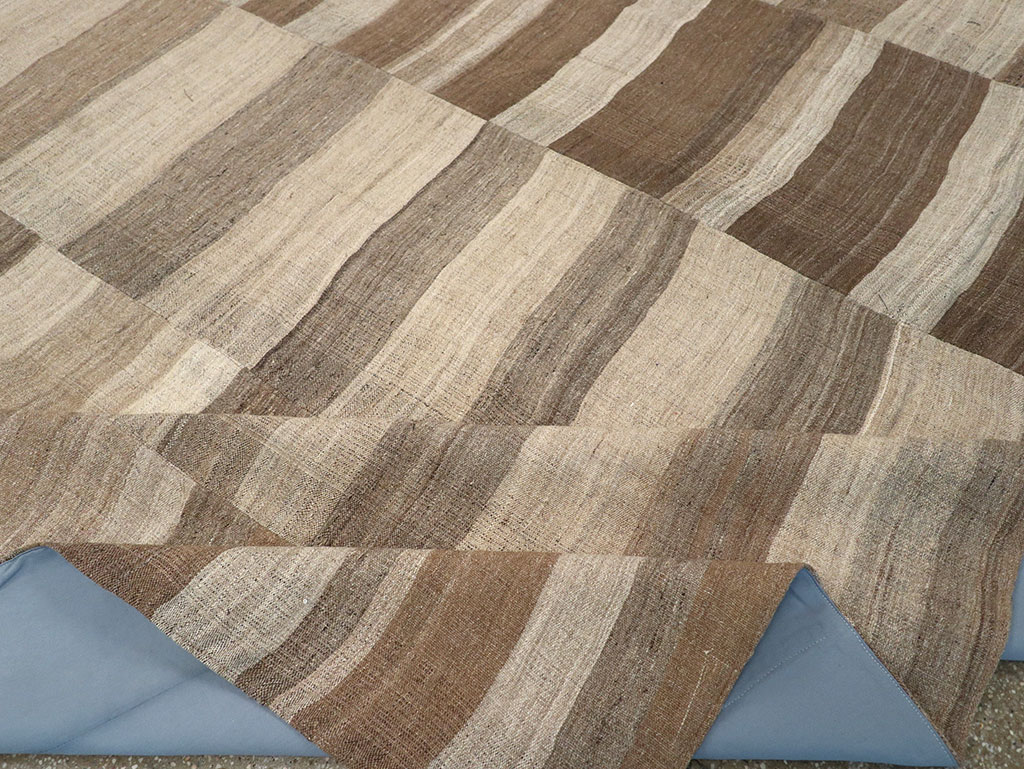 Vintage Turkish Flatweave Kilim Room Size Carpet, No.33090 - Galerie Shabab