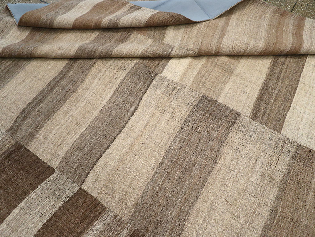 Vintage Turkish Flatweave Kilim Room Size Carpet, No.33090 - Galerie Shabab