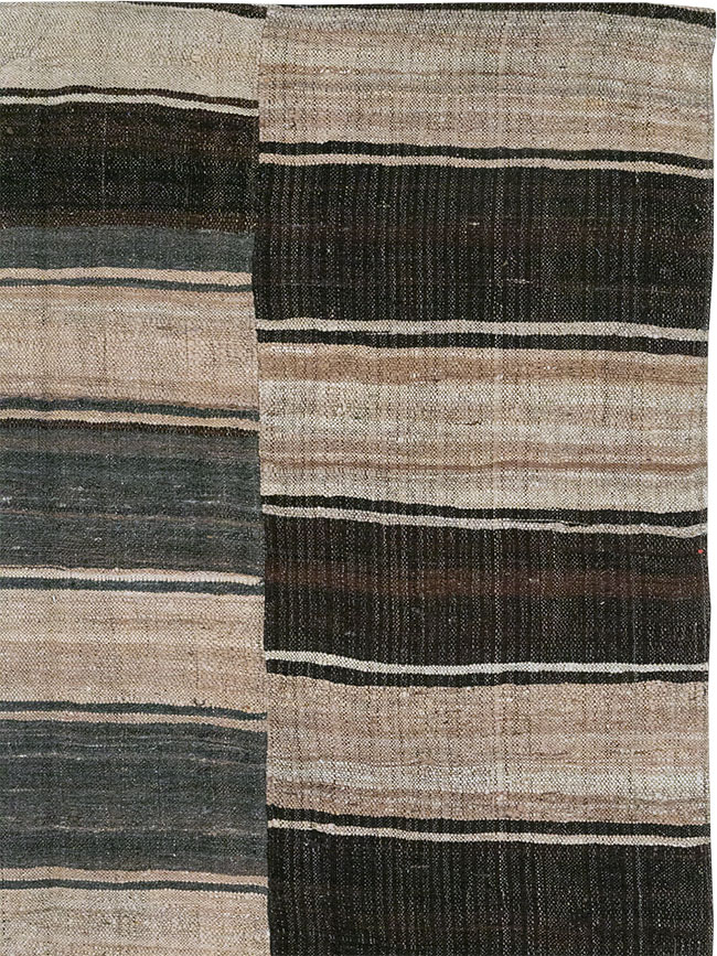 Vintage Turkish Flatweave Kilim Accent Rug, No.33091 - Galerie Shabab