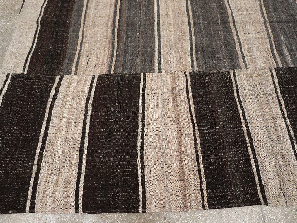 Vintage Turkish Flatweave Kilim Accent Rug, No.33091 - Galerie Shabab