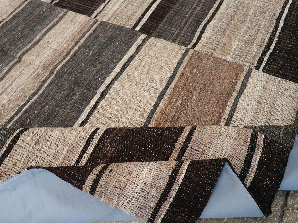 Vintage Turkish Flatweave Kilim Accent Rug, No.33091 - Galerie Shabab