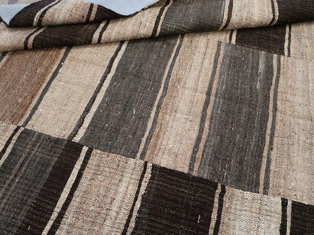 Vintage Turkish Flatweave Kilim Accent Rug, No.33091 - Galerie Shabab