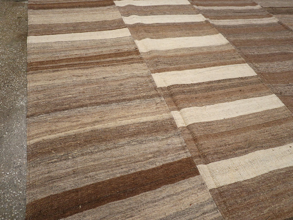 Vintage Turkish Flatweave Kilim Room Size Carpet, No.33092 - Galerie Shabab